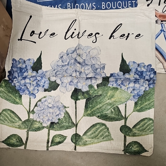 Nwt 4 Floral Decorative Pillow Covers Set - Picture 2 of 5